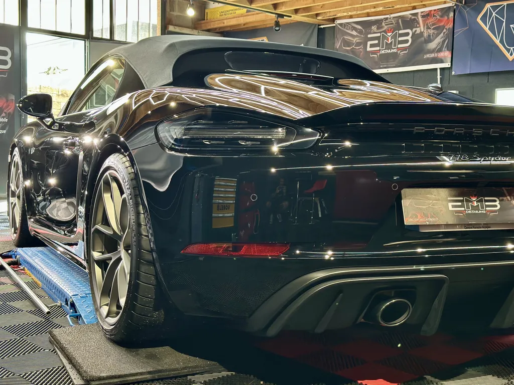Traitement céramique by EMB DETAILING spécialiste Porsche sur Lyon 
