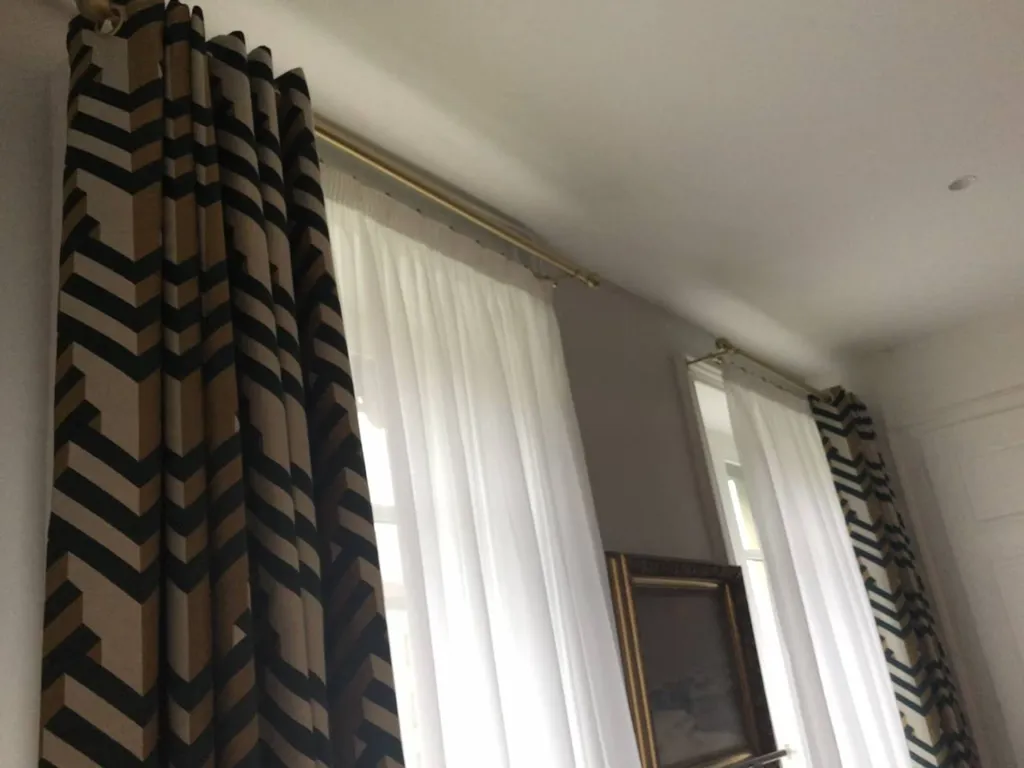 Confection de double rideaux en tête à œillets sur-mesure pour un appartement à Lyon 6