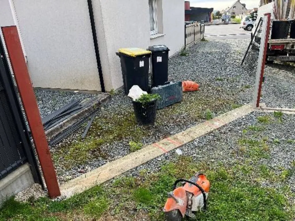 Création d’un parking avec enrochement en pierre naturelle  et pose d’un portillon et sa clôture sur Le Havre 76