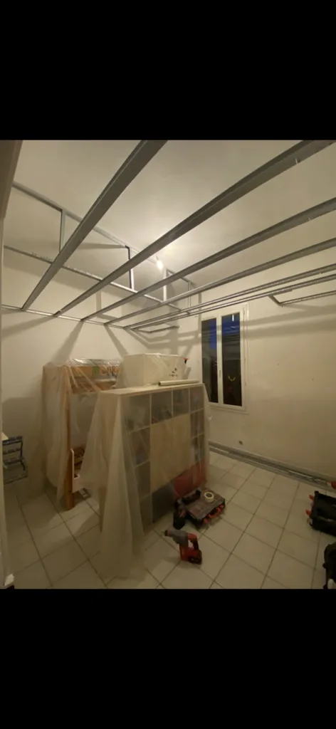 pose de faux plafonds dans appartement à La Londe