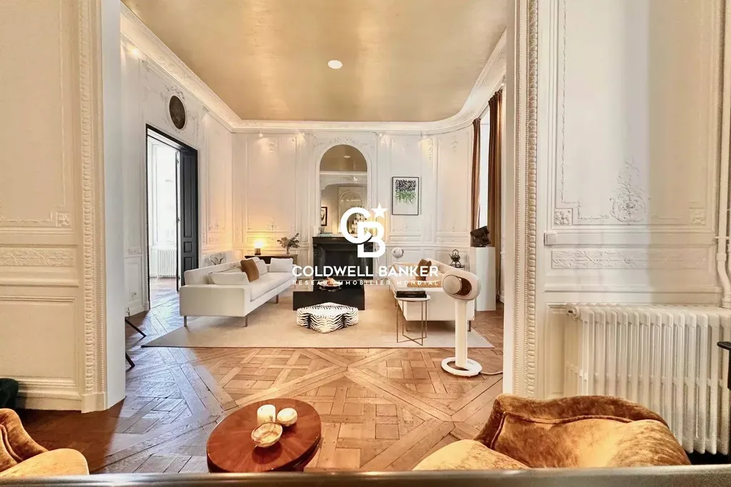 Hôtel particulier à vendre à Bordeaux Jardin Public - rénovation élégante et de grande qualité
