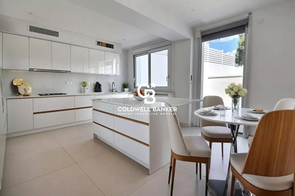 Maison à vendre à Bègles près de Bordeaux - avec piscine chauffée, suite parentale et jardin paysager