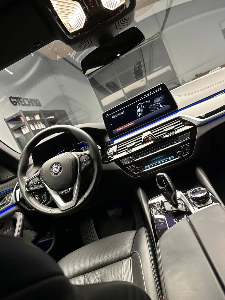 Lustrage sur une BMW Alpina B5 Touring 820 proche de Le Mans (72)