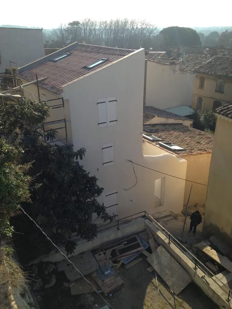Réfection de la toiture d'une maison de village à Eyguières dans les Bouches du Rhône