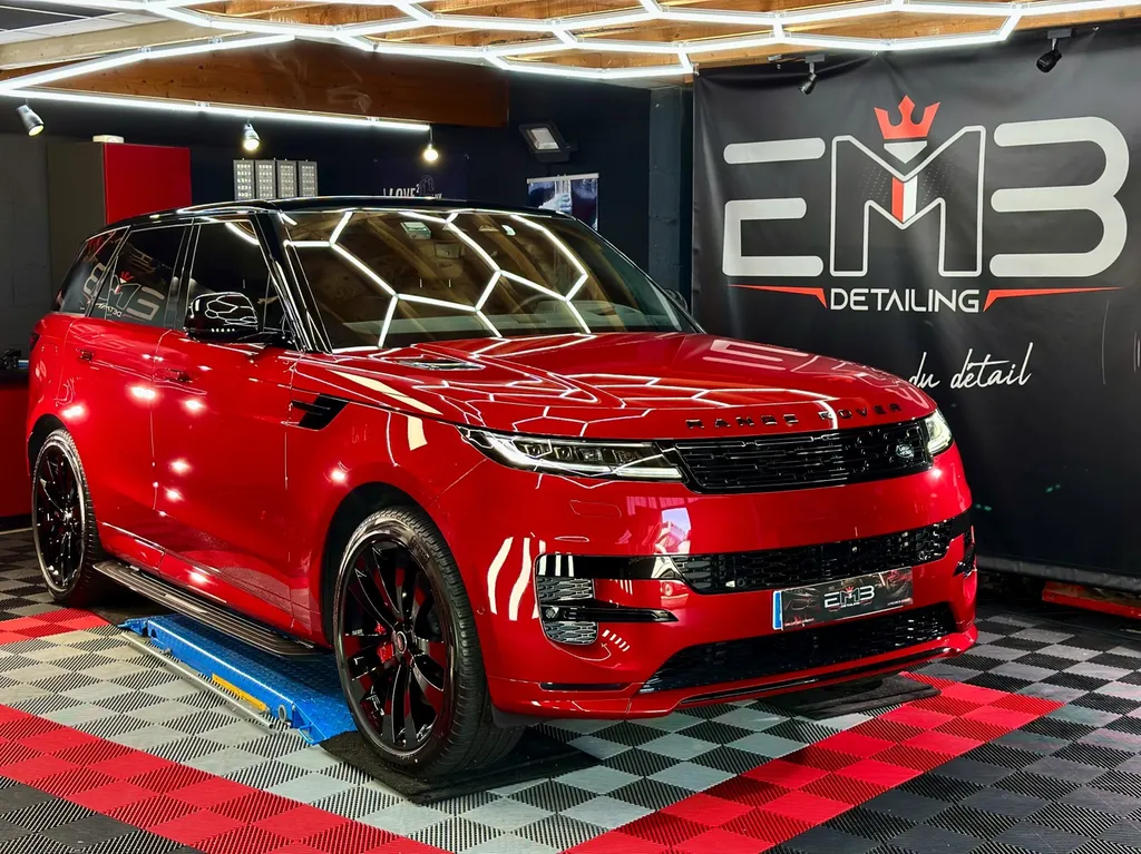 Polissage rénovation carrosserie spécialiste du traitement céramique sur lyon Range Rover sport 