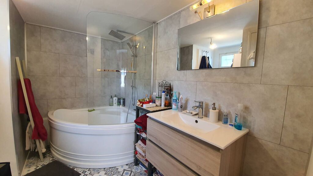 A vendre Maison avec jardin, 3 chambres, à 10 minutes de Dieppe 76200 et de la mer.