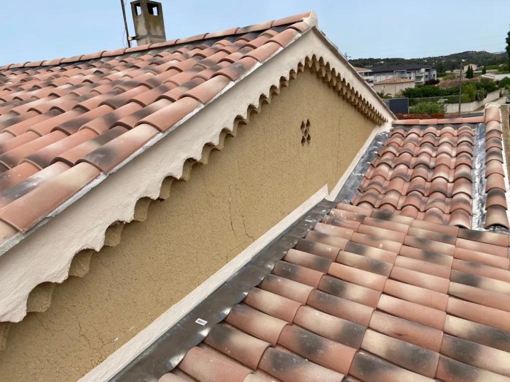 Changement d’une toiture de maison en tuiles Abeilles sur Martigues
