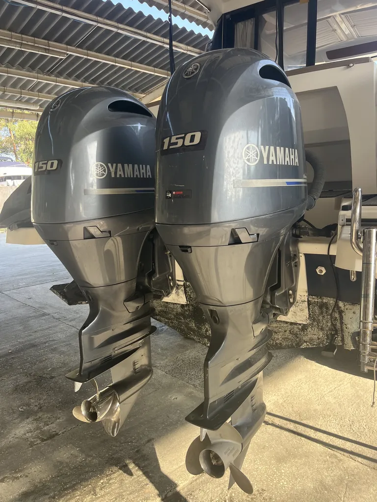 Vente d'un moteur Yamaha 150 CV hors-bord arbre XL d'occasion disponible à La Londe les Maures près de Hyères