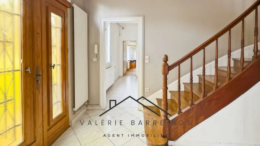 A vendre maison de maître de 113 m² habitables édifiée sur 900 m² de terrain sur la commune de CAUDEBEC LES ELBEUF 76320