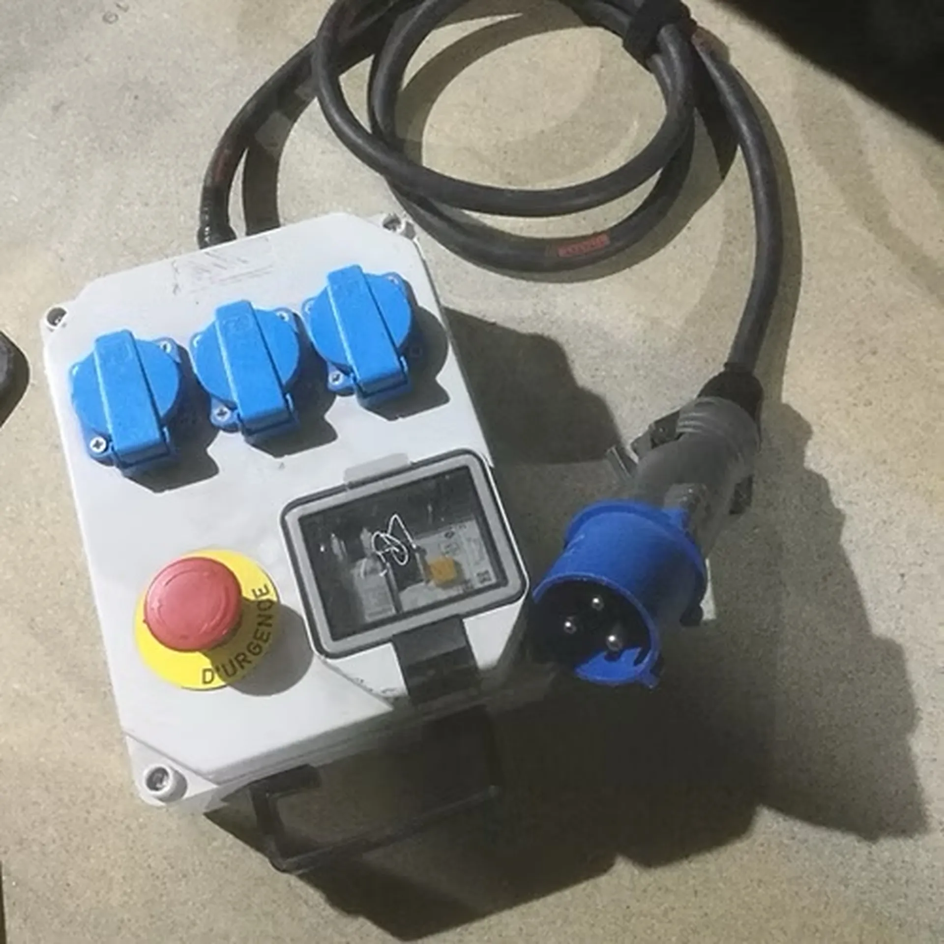 COFFRET 32A MONO VERS 3 X 16A MONO