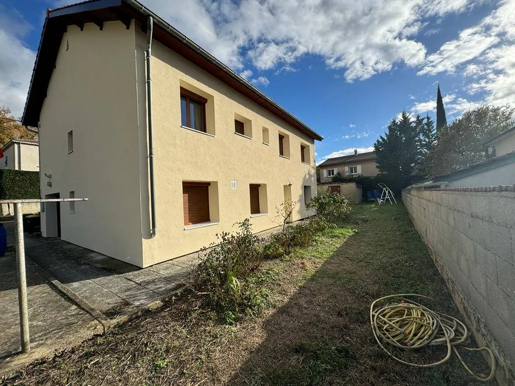 Une isolation thermique par l'extérieur en matière graphite sur une maison individuelle dans les alentours de Salaise-sur-Sanne, à 30 minutes de Valence