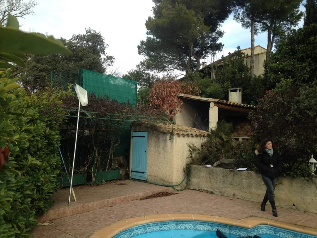 Construction d'un abri de jardin dans une villa à Salon de Pce - avant travaux