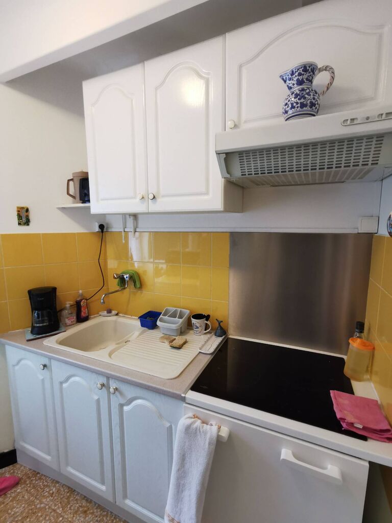 Appartement T1 Cassis dans le centre en rez-de-jardin dans résidence sécurisée avec parking 