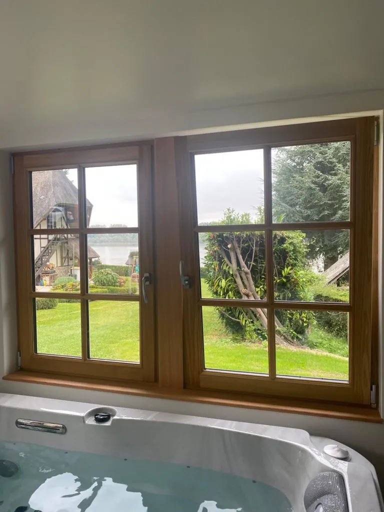 PEINTURE VELOURS DANS PIÈCE HUMIDE, SAUNA, HAMMAM..ET SATURATEUR SUR BOISERIE AUTOUR DE BOURG ACHARD 