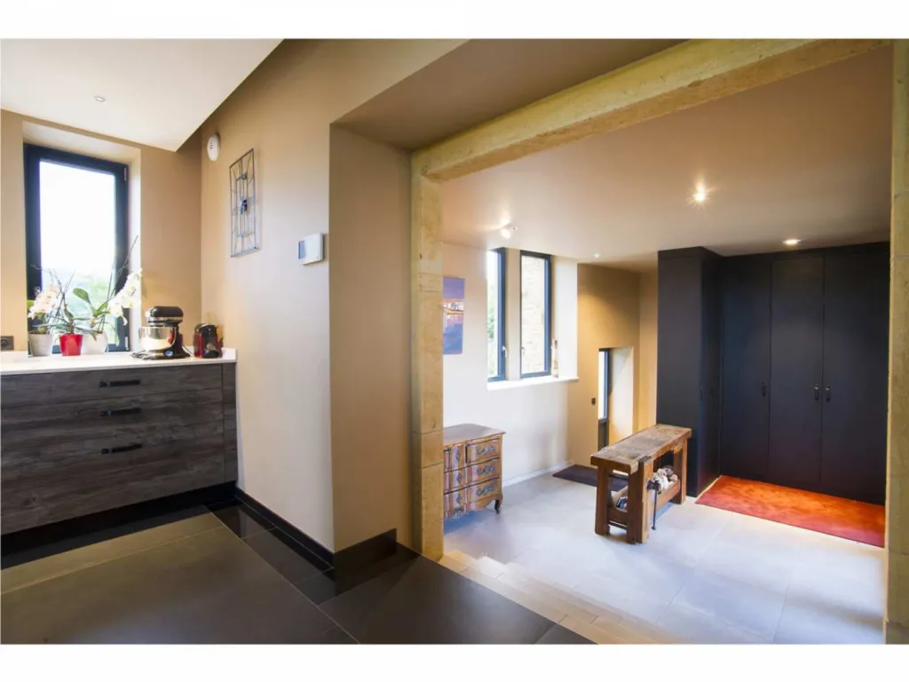 photographe d'architecture maison de particulier aménagement intérieur entrée par l'ancien cuvage