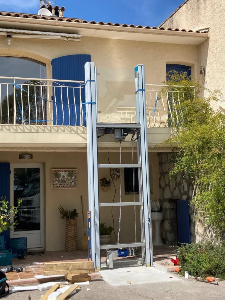 Installation d'une plateforme verticale Barduva RB150 à Manosque