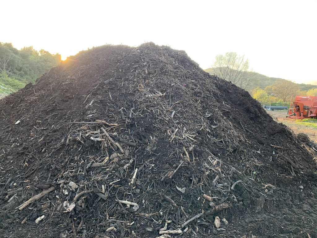 Acheter du terreau composté et de la terre végétale tamisée pour enrichir vos plantations à La Garde