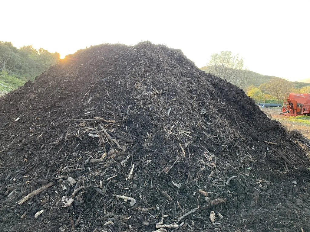 Acheter du terreau composté et de la terre végétale tamisée pour enrichir vos plantations à La Garde