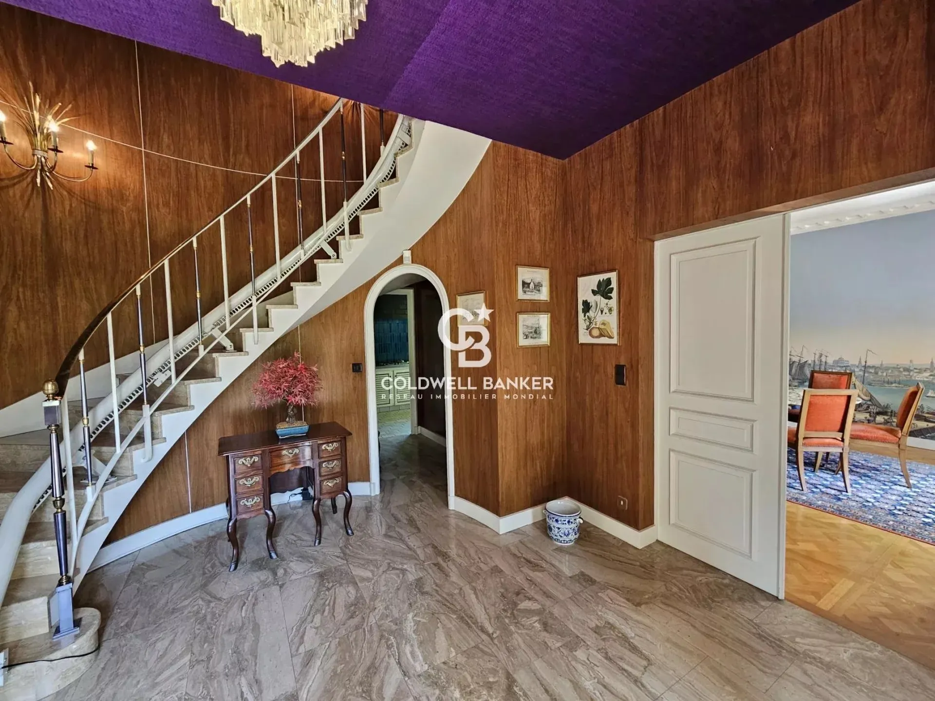 À vendre : Maison de caractère au Mans – 6 chambres, magnifique pièce de vie et un terrain piscinable pour réaliser tous vos projets.