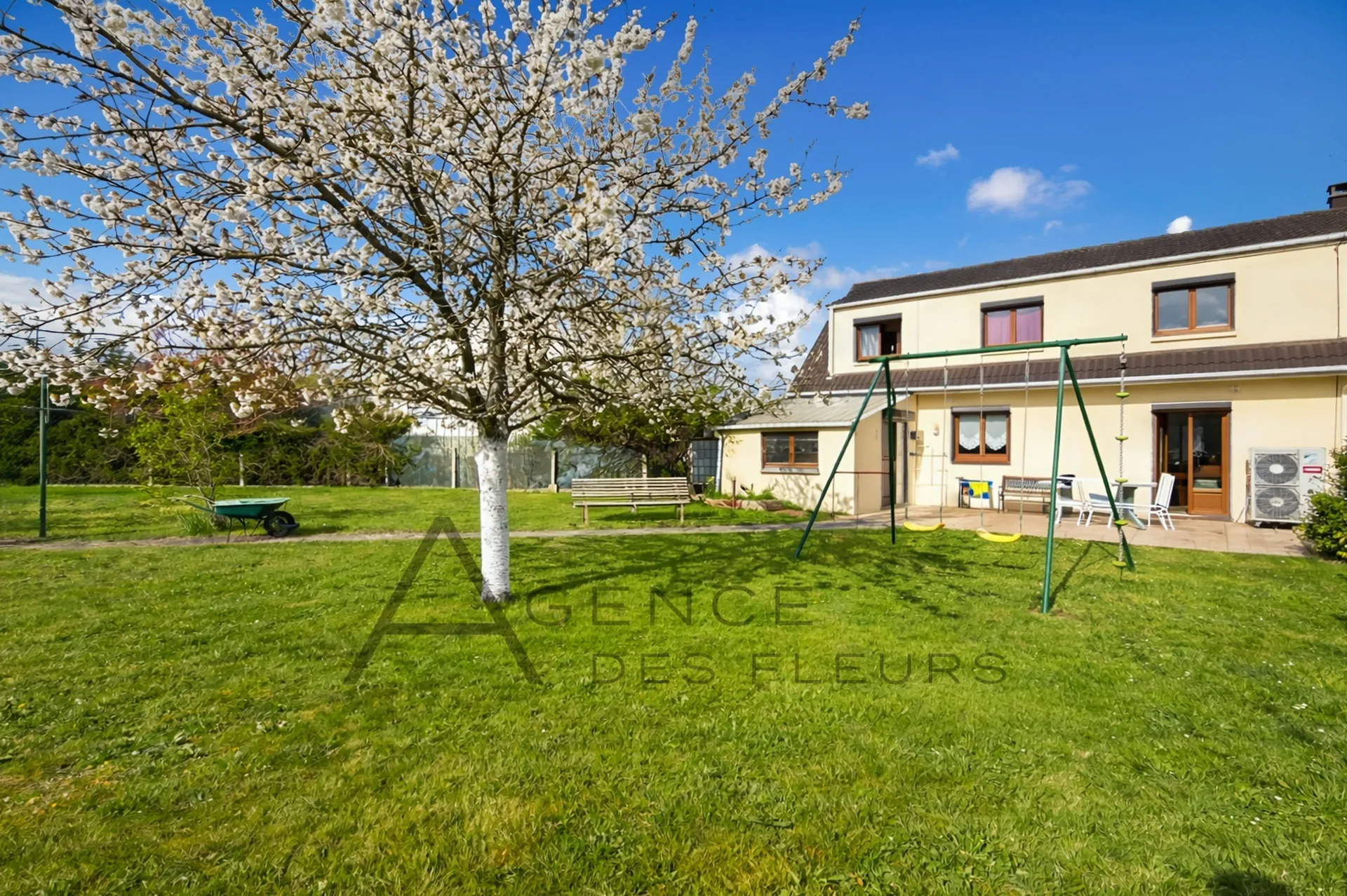 À vendre maison de 104 m² sur un terrain de 650 m² sur la commune de SAINT PIERRE LES ELBEUF 76320