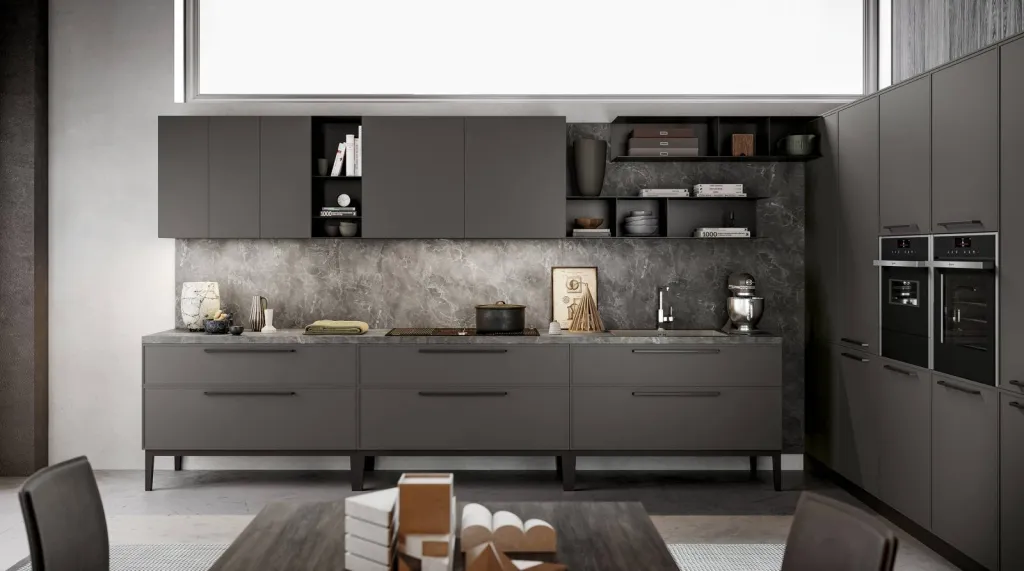 La cuisine équipée de la fashion week: mobilier vintage laqué, cuisine tendance sur pieds à Bandol