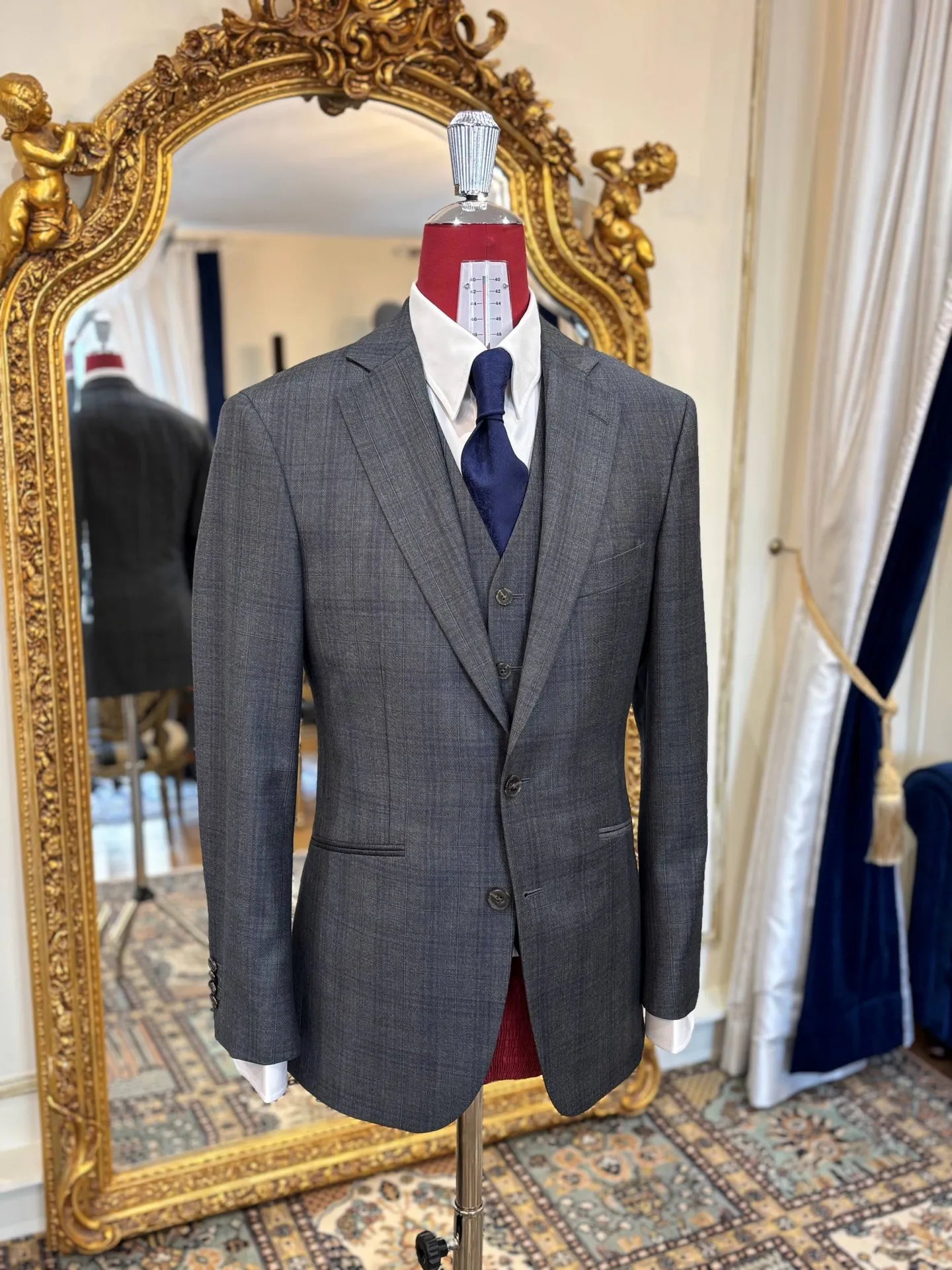 Costume business homme sur mesure à Versailles proche Paris – CARAT élégance