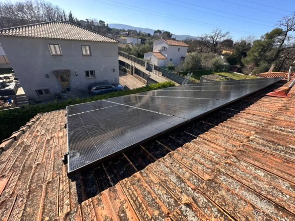 Installation de panneaux photovoltaïques la marque Dualsun en 500w