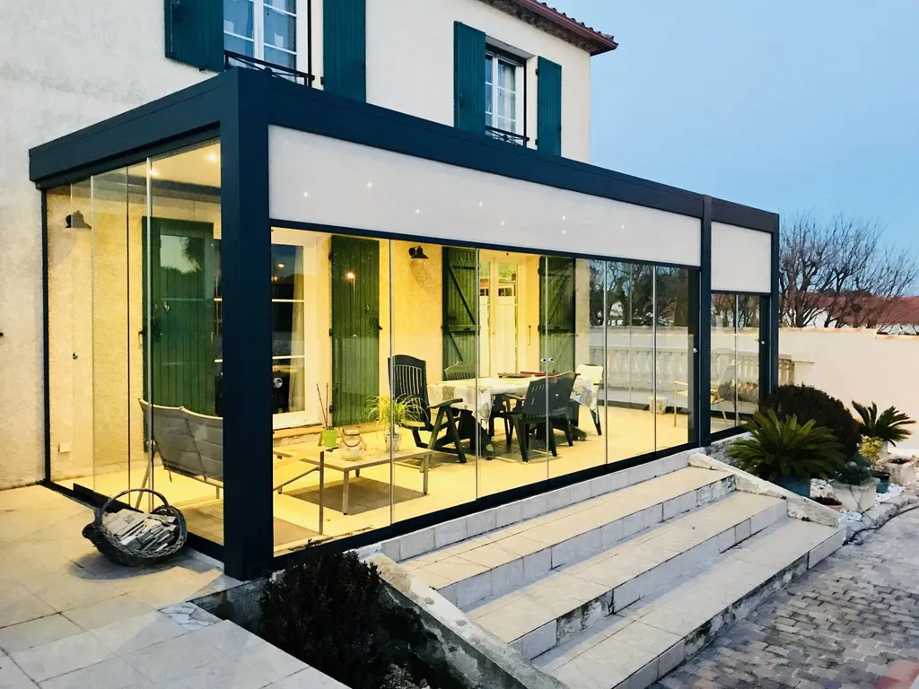 Pergola à Montpellier : pourquoi choisir des spots LED ?