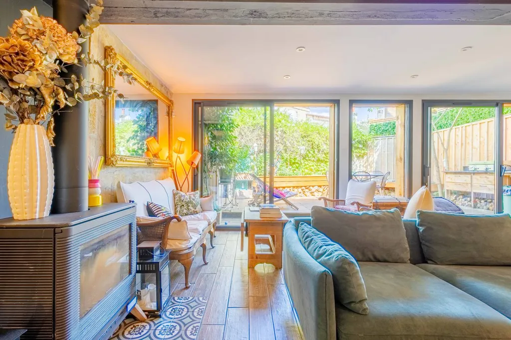 À vendre à Bordeaux quartier croix Blanche belle maison en pierre rénovée 3 chambre jardin terrasse plain-pied parking en location