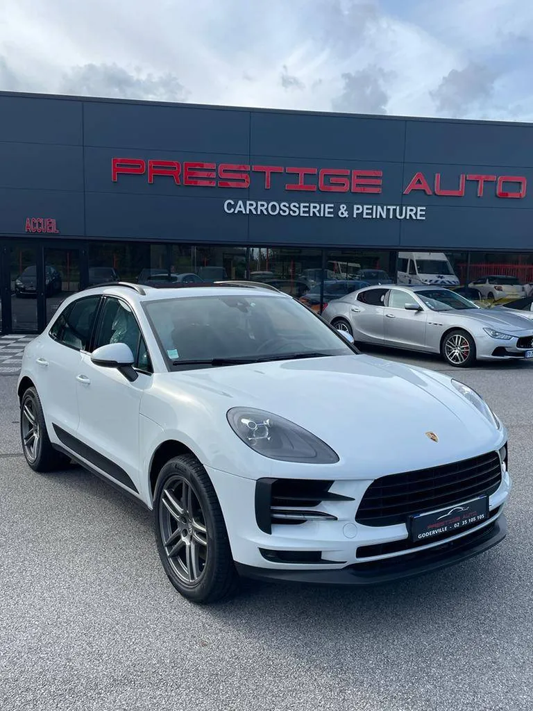 Silhouette élégante de la Porsche Macan à Deauville