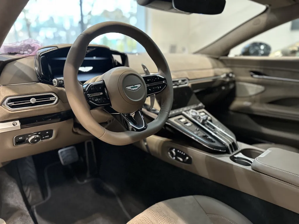 Film de protection PPF Aston Martin Vantage spécialiste de la protection carrosserie sur l’Ouest Lyonnais proche Tassin la demi lune 