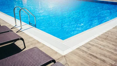 maçon paysagiste professionnel création de piscine salon de provence dans les alpilles