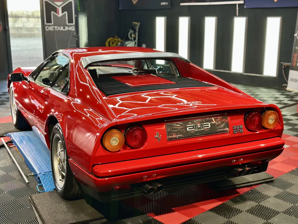 Traitement céramique automobile à Lyon proche Brignais EMB DETAILING spécialiste Ferrari 328 