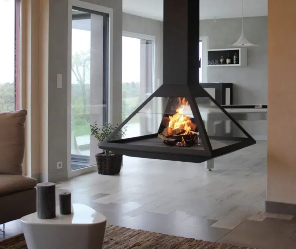 Cheminée suspendue : allier design et efficacité