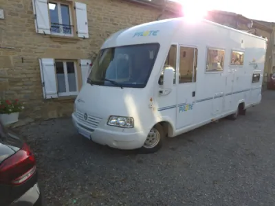 Vente d'un PILOTE 692G référence de 2005 sur porteur CITROEN 2.8L 130CH avec grande soute de chargement