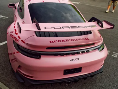 Vue arrière Porsche 911 GT3 Pink Pig – covering terminé