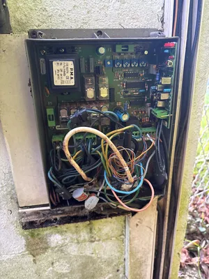 Dépannage en urgence suite à un problème sur un portail électrique qui ne s'ouvre plus à Talence 33400