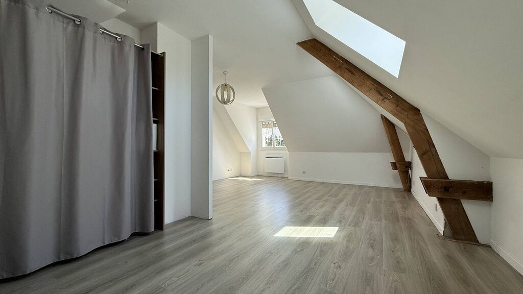 Vente maison + dépendances – Opportunité d’investissement : Ateliers et appentis pour développement d’activité ou location saisonnière.