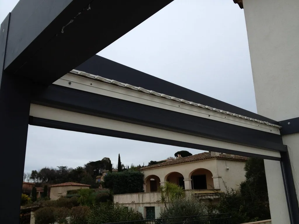 Fabrication sur mesure de pergola bioclimatique A Cannes 06