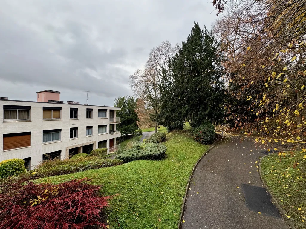 Le Mesnil-le-Roi appartement dans une résidence de très haut standing dans un parc de 5 hectares