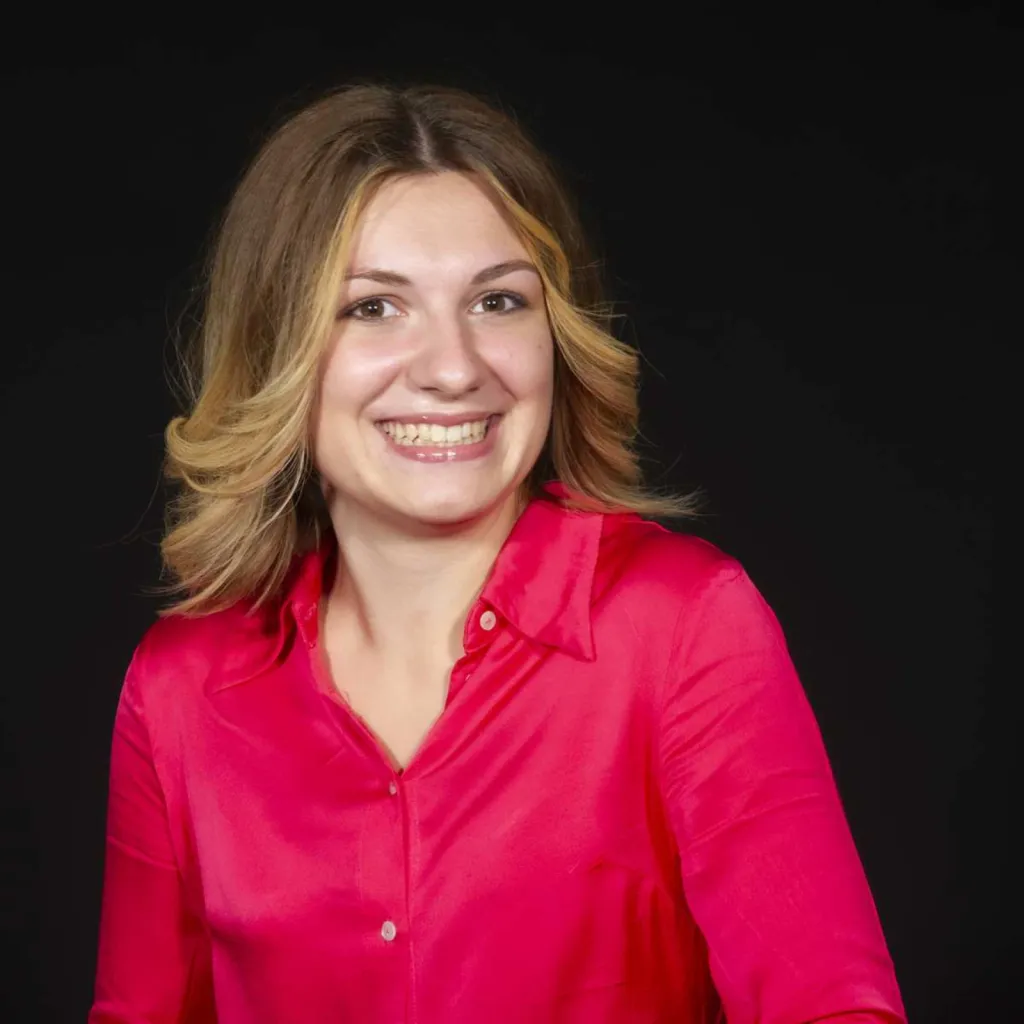 photographe spécialisé dans le trombinoscope d'entreprise sur fond noir