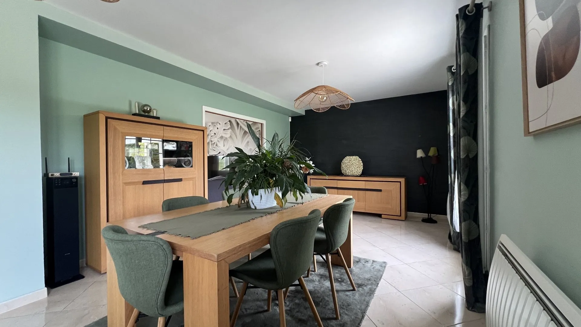 A vendre Maison familiale 2008 de 5 chambres avec garage double en sous-sol et jardin 900m², environnement calme proche Eu 76260 et littoral des Villes Sœurs