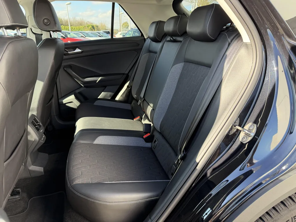 Achat voiture occasion aux environs de Rouen : découvrez notre Volkswagen T-Roc d'occasion récent disponible chez Caudebec Automobiles
