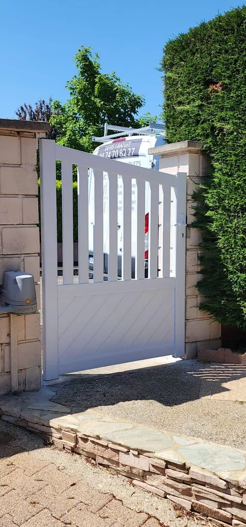 Installation de portillon PVC à Meyzieu (Lyon 69)