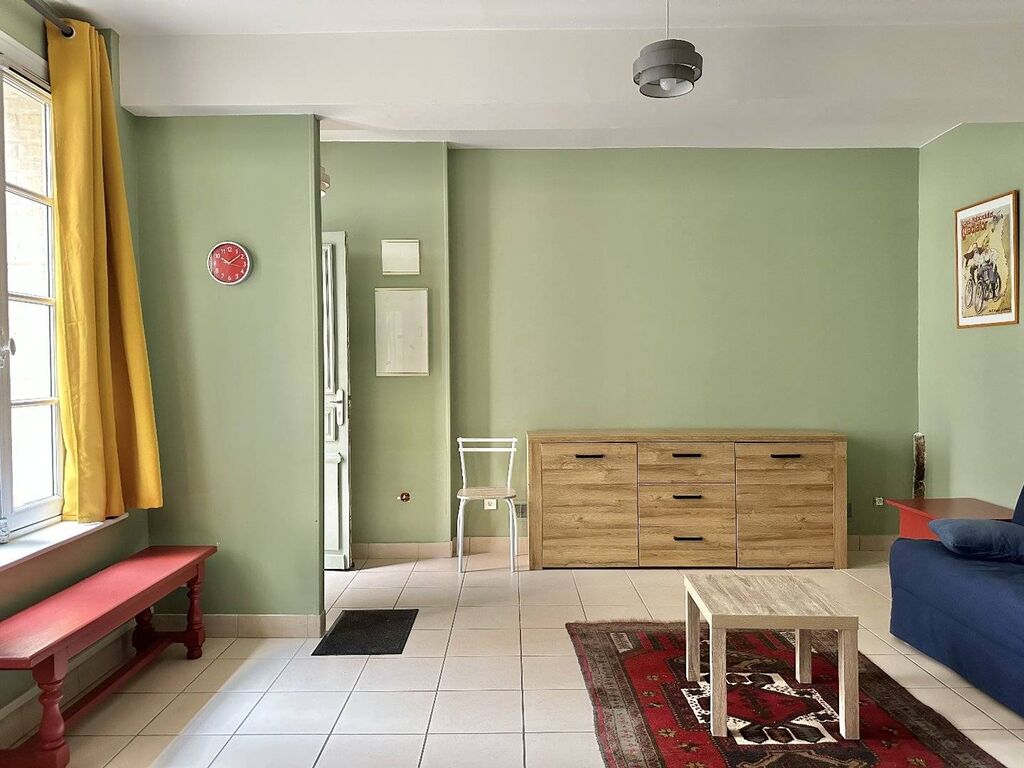 Studio de 36m² au rez-de-chaussée sur cours – Immeuble en brique - Meublé.