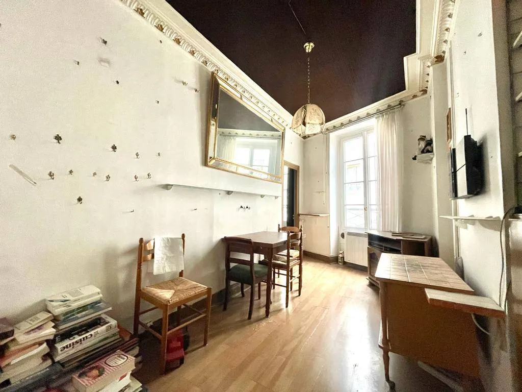 2 Pièces à rénover entièrement 75002