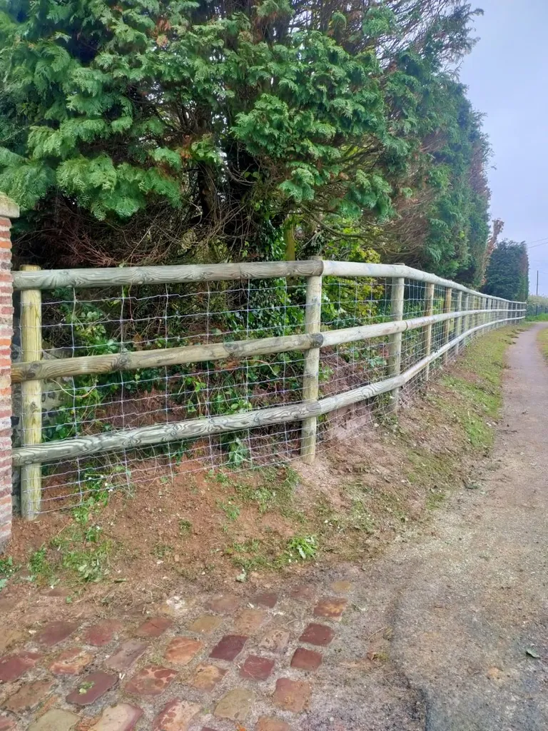 Pose de Clôtures de délimitation en bois, Ganivelles de Protection et Grillages sur Poteaux à Pont l'Évêque dans le Calvados 14 et ses Alentours