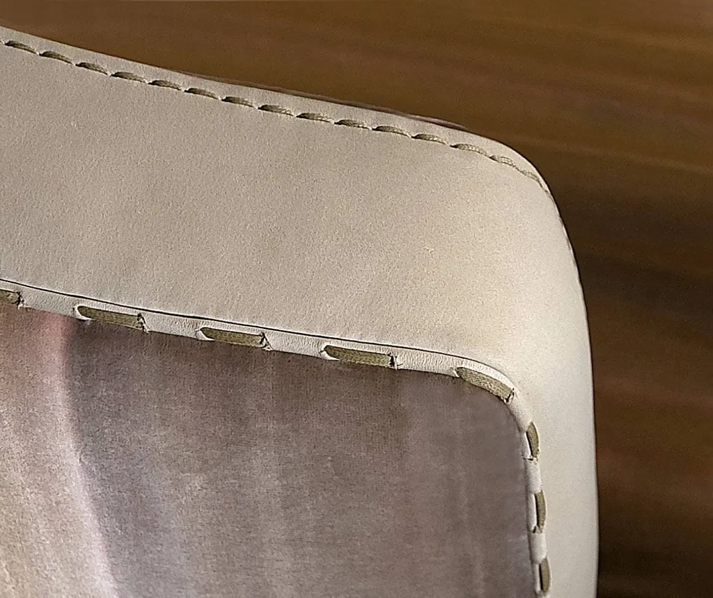 petit fauteuil de salon en velours pivotant hyères