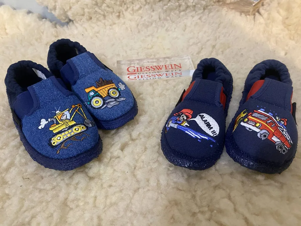 pantoufle garçon avec motifs près de Coutras