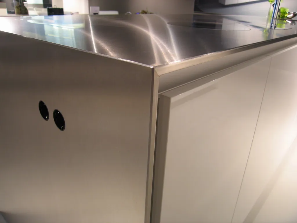 prises integrés dans plan de travail inox sur mesure Cannes